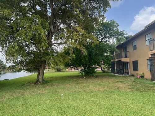 8-6685 W 26th Ct, Hialeah, FL, 33016-2836 | Card Image