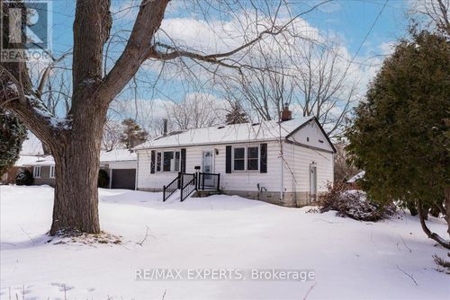 5323 Lawrence Ave E, Scarborough, ON, M1C1R5 | Card Image