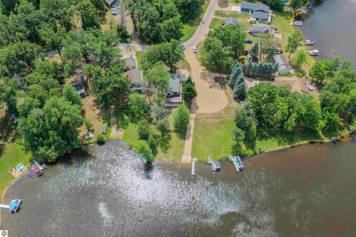 6820 W Shore Dr, Weidman, MI, 48893-8775 | Card Image