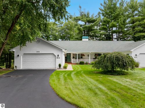 5578 Millbrook Dr, Williamsburg, MI, 49690-9214 | Card Image