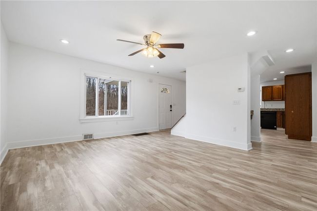 1028 Moon Run Rd, House other with 3 bedrooms, 3 bathrooms and 4 parking in Mc Kees Rocks PA | Image 10