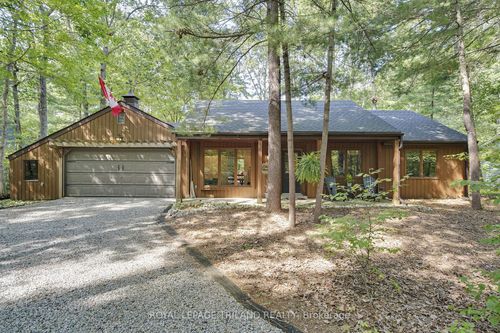 10087 Beaver Dam Cres, Lambton Shores, ON, N0M1T0 | Card Image