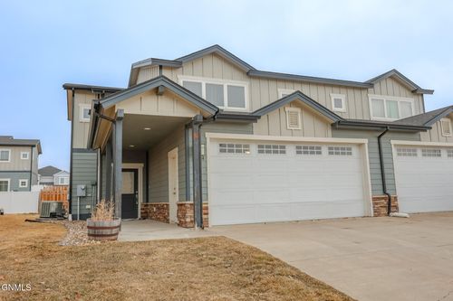 2704 27th Street W, Williston, ND, 58801 | Card Image