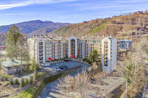107-102 Baskins Creek Byp, Gatlinburg, TN, 37738-4824 | Card Image