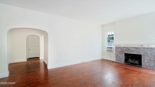 423 S Connor Ave, Joplin, MO, 64801-2927 | Card Image