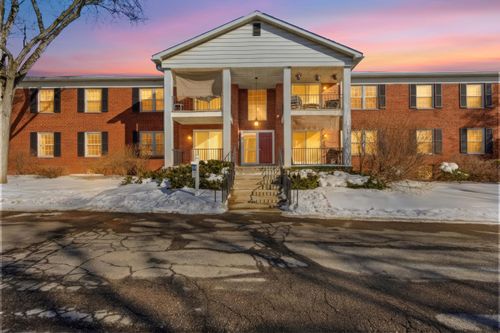 unit-136-27636 E Echo Vly, Farmington Hills, MI, 48334-4430 | Card Image