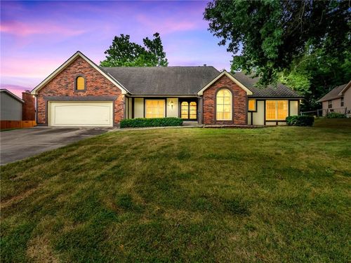 907 N Forest Ln, Liberty, MO, 64068-3362 | Card Image