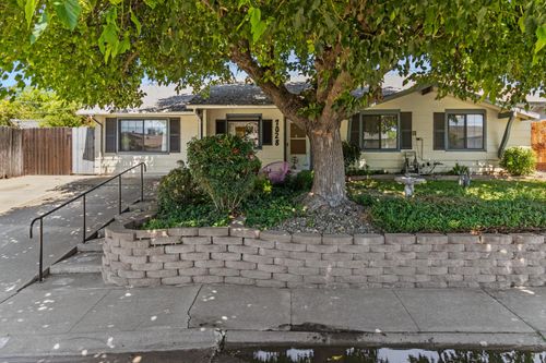 7028 Bismarck Drive, North Highlands, CA, 95660 | Card Image