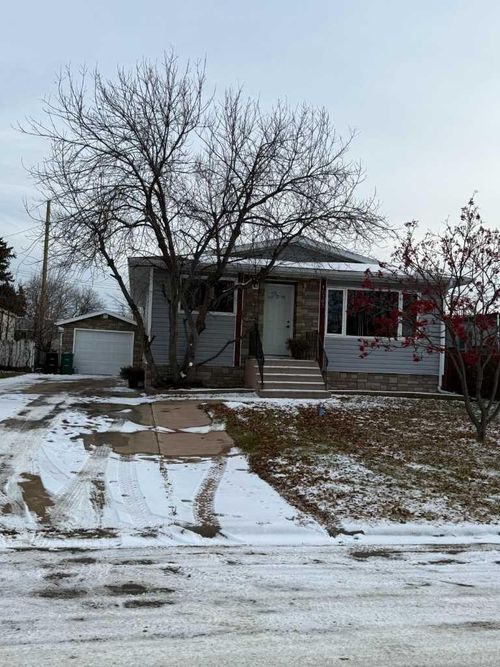 {{alt}} | Card Image