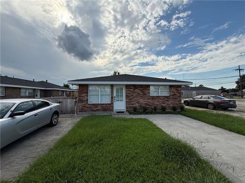 2512 Chalona Dr, Chalmette, LA, 70043-5515 | Card Image