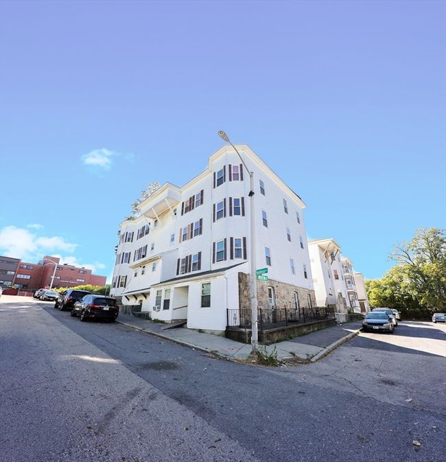 2 Henchman St, Home with 33 bedrooms, 13 bathrooms and 3 parking in Worcester MA | Image 5
