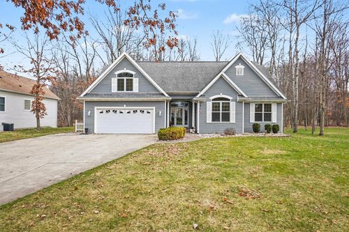 7604 Regency Ln, Stanwood, MI, 49346-9499 | Card Image