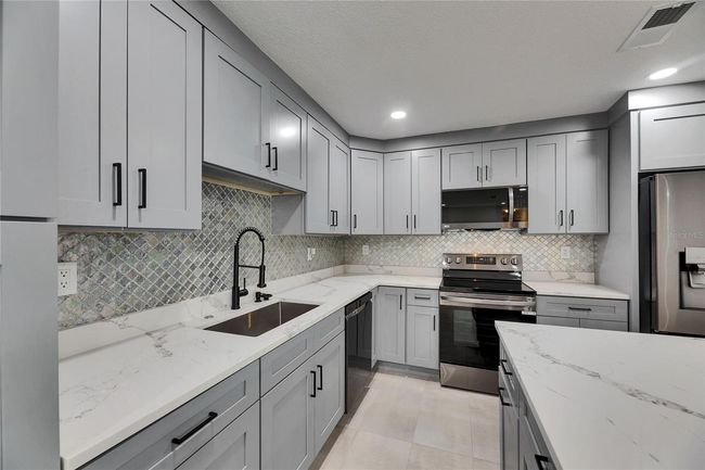 Completely renovated condo | Image 4