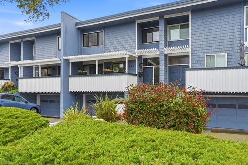 653 Fox Ct E, Redwood City, CA, 94061-3923 | Card Image