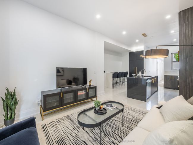 B - 357 Euclid Ave, Home with 2 bedrooms, 1 bathrooms and null parking in Toronto ON | Image 7