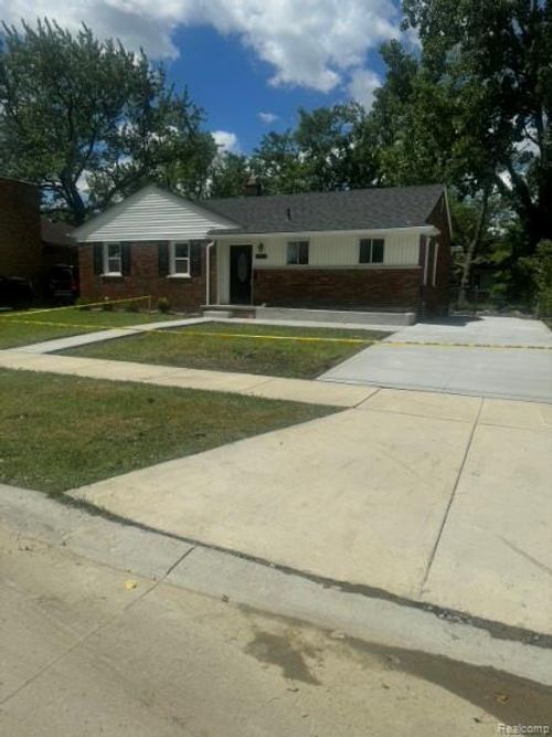 23545 Parklawn St, Oak Park, MI, 48237-3604 | Card Image