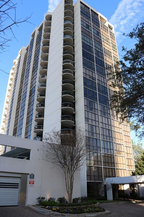 unit-104-5001 Woodway Dr, Houston, TX, 77056-1707 | Card Image