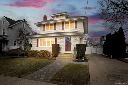 36 W Windsor Pkwy, Oceanside, NY, 11572-3929 | Card Image