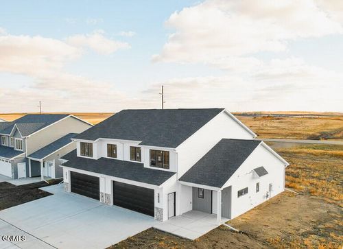 5813 Davies Dr, Bismarck, ND, 58503 | Card Image