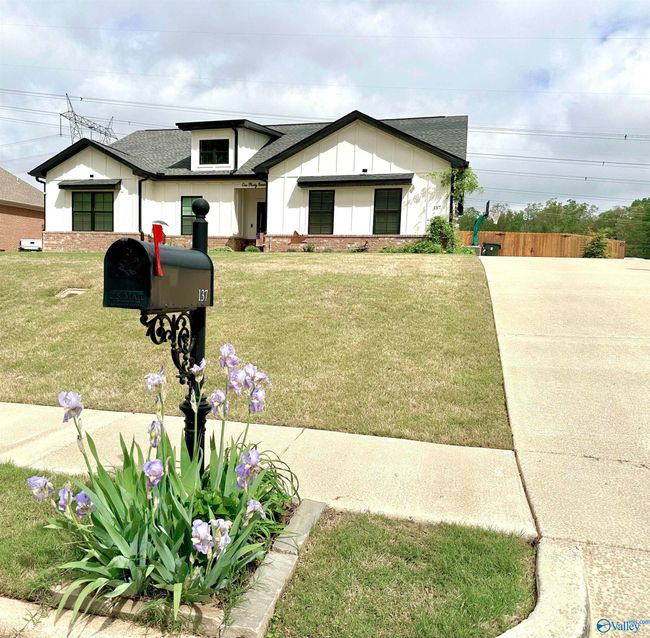 137 Lincarrie Lane, For Sale in Harvest Zoocasa