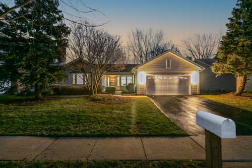 981 Pear Tree Lane, Wheeling, IL, 60090 | Card Image