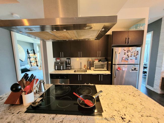 1924 - 165 Legion Rd N, Condo with 2 bedrooms, 2 bathrooms and 1 parking in Etobicoke ON | Image 6