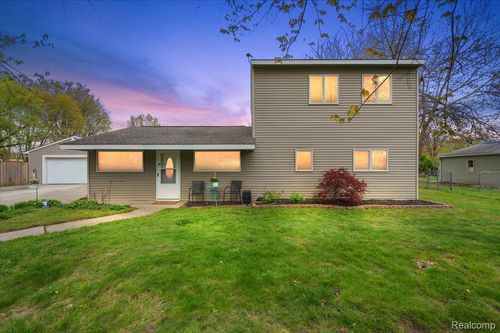 4550 Independence Dr, Clarkston, MI, 48346-3728 | Card Image