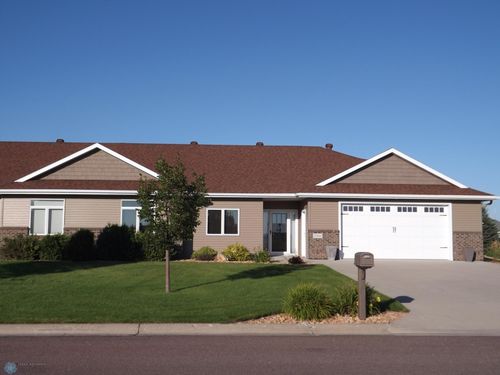 2006 Woodland Dr, Wahpeton, ND, 58075-3112 | Card Image