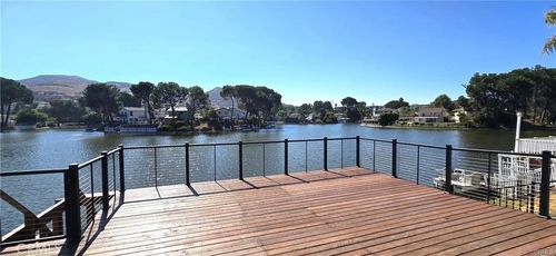 30658 Lakefront Dr, Agoura Hills, CA, 91301-1933 | Card Image