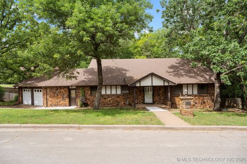 633 Kenwood Dr, Bartlesville, OK, 74006-8296 | Card Image