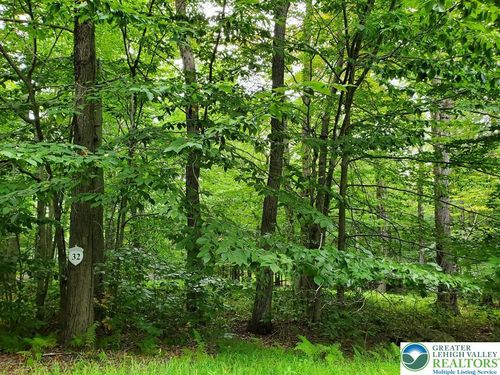 39 Oak Leaf Lane, Tobyhanna Twp, PA, 18347 | Card Image