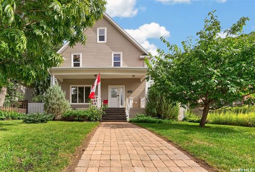 1129 1st Avenue Ne, Moose Jaw, SK, S6H1A2 | Card Image