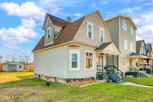 9390 Emmons St, Detroit, MI, 48214-1450 | Card Image