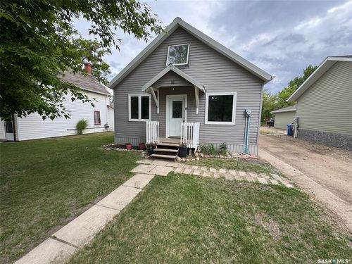 212 Crawford Avenue W, Melfort, SK, S0E1A0 | Card Image