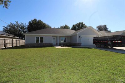 2140 Chapparal St, House other with 3 bedrooms, 2 bathrooms and 2 parking in Navarre FL | Image 2