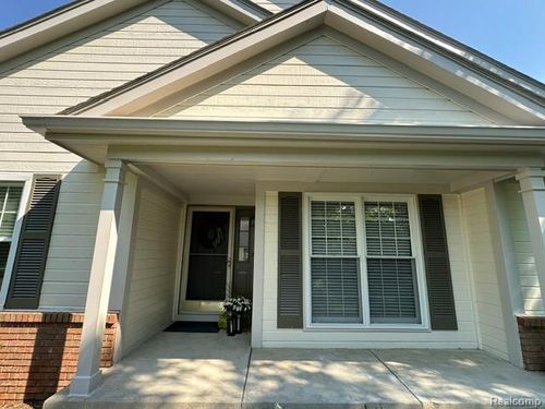 16556 Country Knoll Dr, Northville, MI, 48168-3402 | Card Image