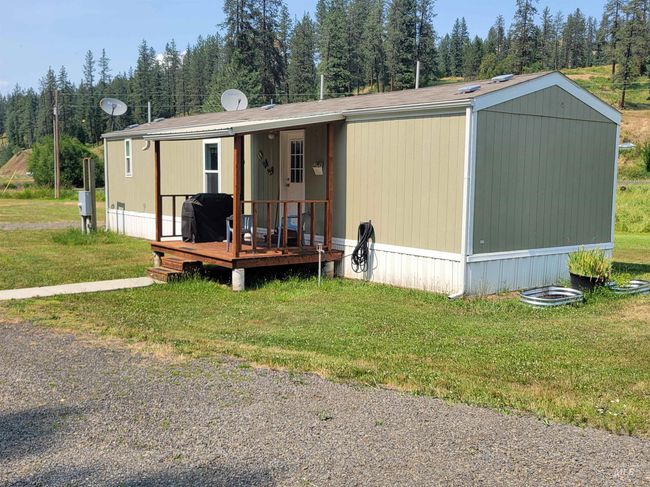 Manufactured / mobile home with a front yard and a wooden deck | Image 29