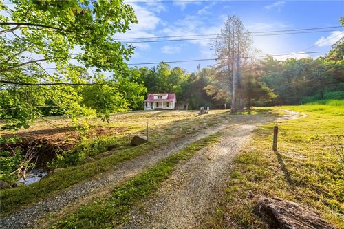 657 Lawrence Greene Rd, Deep Gap, NC, 28618-9682 | Card Image