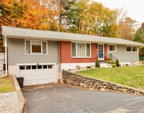 35 Princeton St, Gardner, MA, 01440-1831 | Card Image