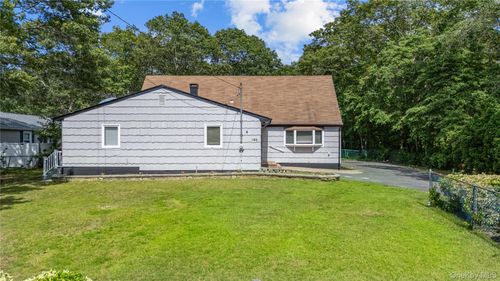 188 W End Ave, Shirley, NY, 11967-1722 | Card Image
