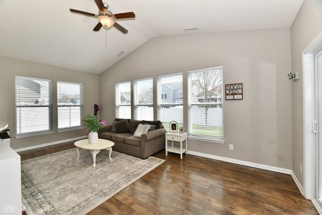 Vaulted Ceilings | Image 17