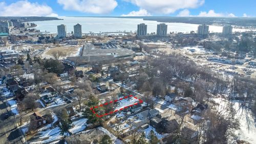 40 Perry St, Barrie, ON, L4N2G3 | Card Image