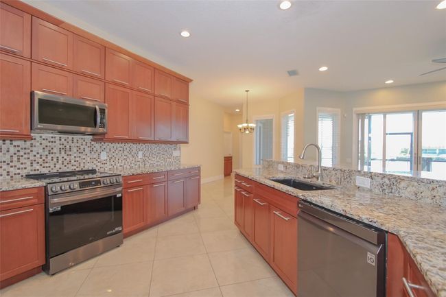 946 Allegro Ln, House other with 4 bedrooms, 3 bathrooms and null parking in APOLLO BEACH FL | Image 16