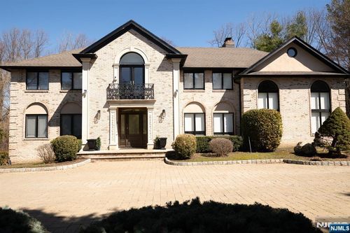 250 Truman Dr, Cresskill, NJ, 07626-1722 | Card Image