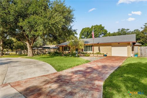 612 Kathy Dr, Seguin, TX, 78155-5829 | Card Image
