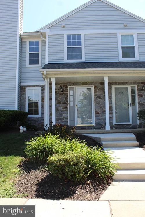 211-211 Mews Dr, SELLERSVILLE, PA, 18960-2734 | Card Image