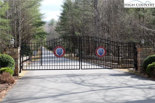 8 Twin Rivers Dr, Boone, NC, 28607 | Card Image