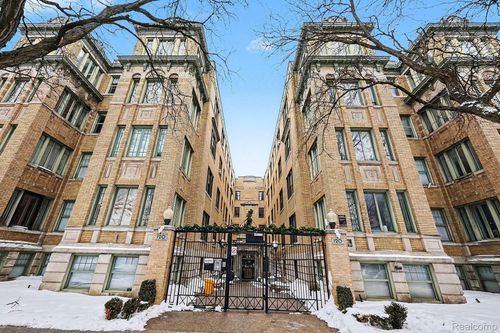 108-120 Seward St, Detroit, MI, 48202-4448 | Card Image