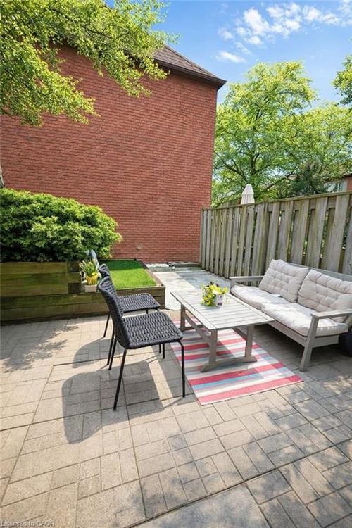 215-895 Maple Ave, Burlington, ON, L7S2H7 | Card Image