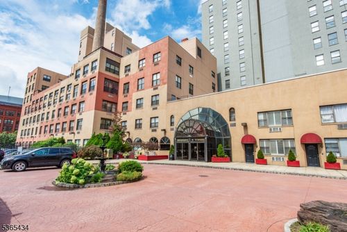 apt-1o-111 Mulberry St, Newark, NJ, 07102-4009 | Card Image